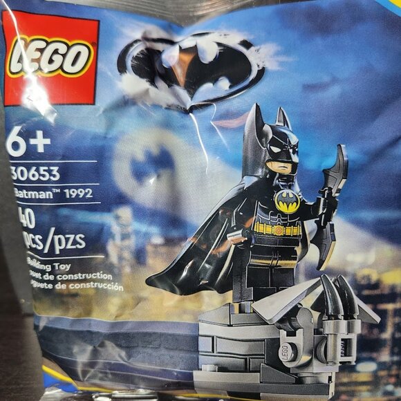 New LEGO 30653 DC Batman 1992 Minifigure Gift Stocking Stuffer Contains 40 Piece - Picture 2 of 10
